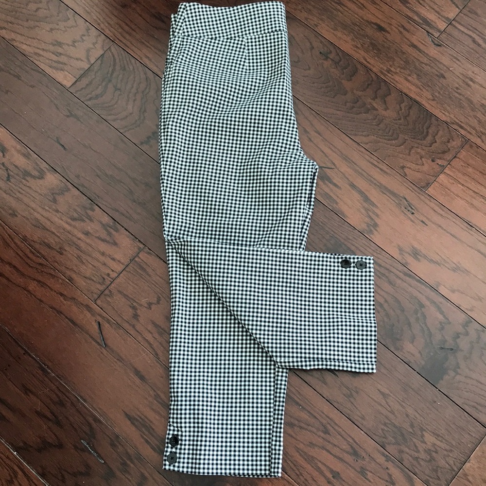 NWOT Chico’s Perfect Stretch Capri Pants Size 8 - Picture 2 of 8